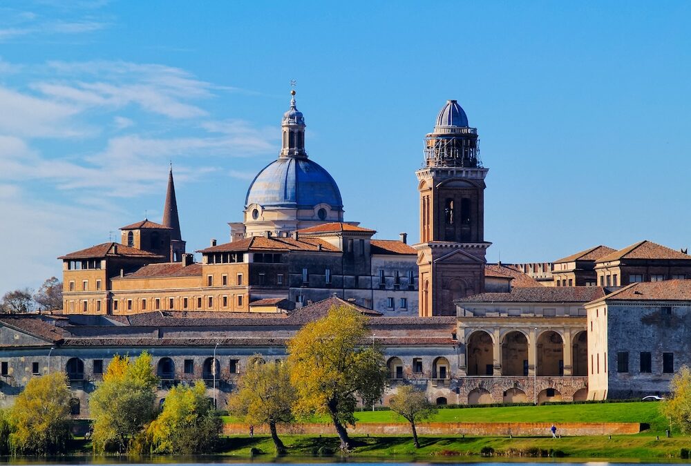 VIP Experience to Verona, Mantua and the Mincio River from Verona